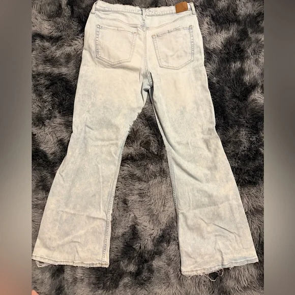 Light Wash Women's Flare Jeans - Unbranded - Picture 3 of 5
